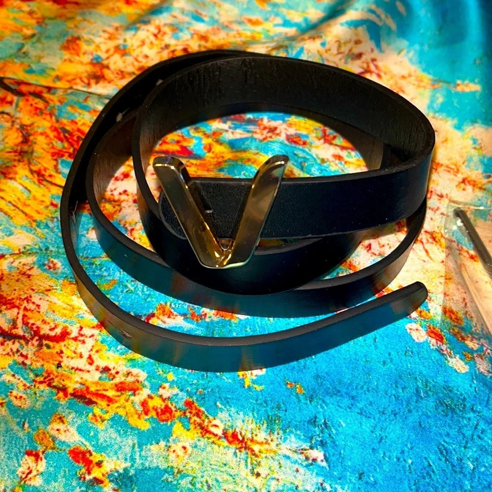 Last One! “V” Designer Inspired Black & Gold Belt OS - Picture 4 of 8